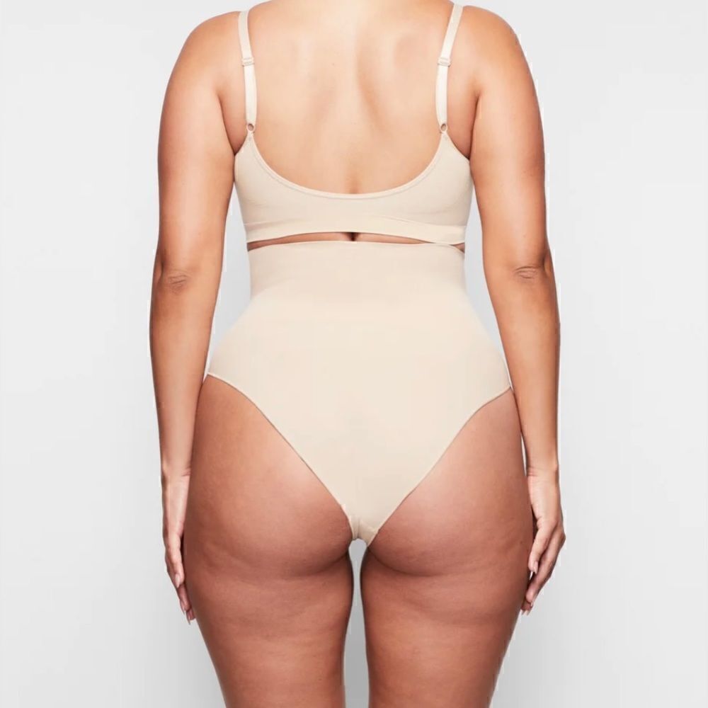 BNWOT SKIMS EVERYDAY SCULPTING HIGH-WAISTED BRIEF SIZE SMALL - Picture 4 of 8